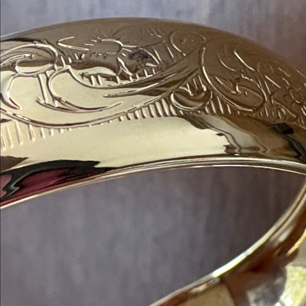 Vintage 90s Wide Gold Embossed Floral Scroll Bangle Bracelet | Statement Retro - Picture 11 of 11